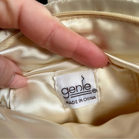 Vintage Cream Beaded Crossbody Purse with Gold Chain Strap and Zipper - Picture 7 of 8